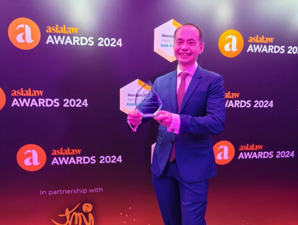 Desmond Tan receiving the MIP IAM 2024 award